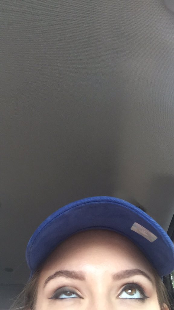 tayruf's tweet image. How I feel about waiting on this rain delay to go watch @GatorsBB 🙄 #2hoursandcounting