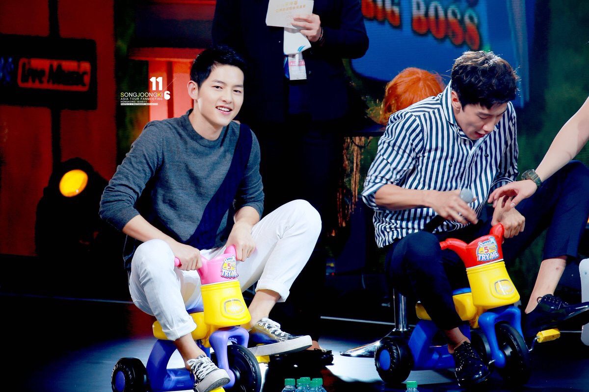 sjoongkipics's tweet photo. 160611 - #SJKFanmeetinginHongKong . 
How old are you oppa??? ❤️😂 
So cuteeeee~~ w/kwangsoo https://t.co/tmRIFhwcVD