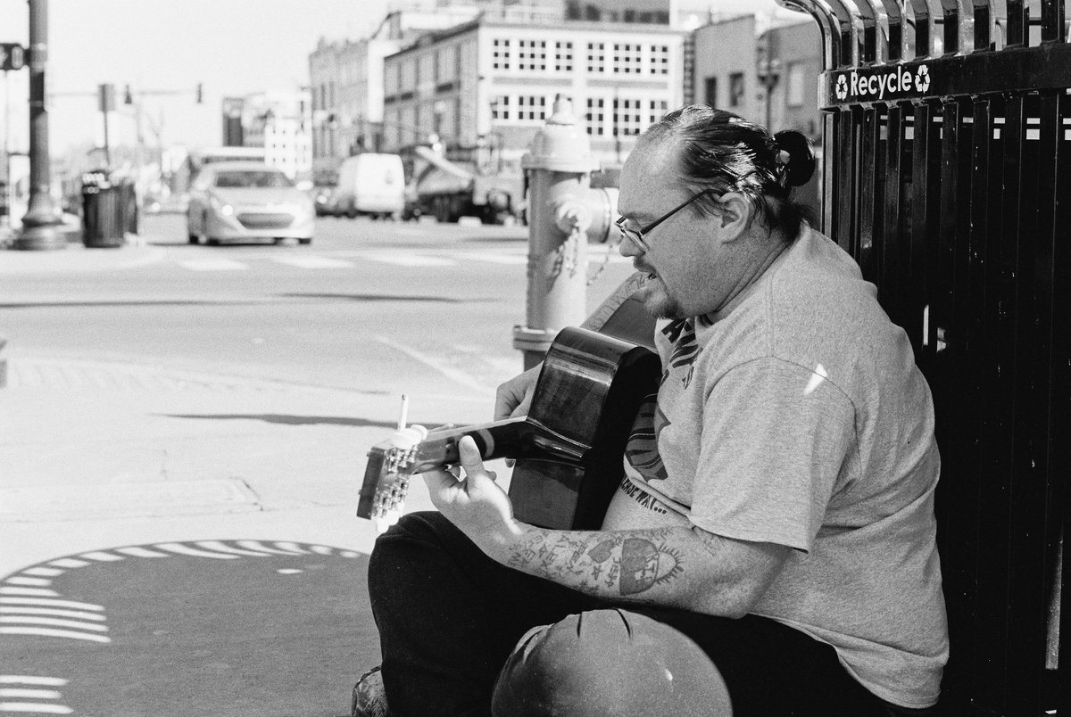 shutteringthru's tweet photo. Street Corner Blues #streetphotography #Nashville #MusicCity #believeinfilm #FINDLab Blog: https://t.co/IDZFNIgKBG https://t.co/DbFkCDfR6L