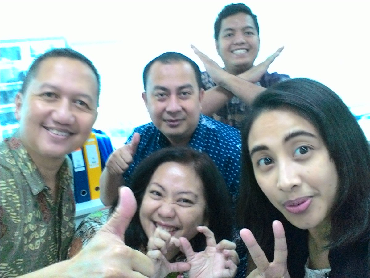 Lovely_Widia's tweet photo. @bclaveranne all the best to you from Indonesia, Asia. Sales Quality team @AXA_Mandiri commit to support sales force https://t.co/v5Oo9EhBLy