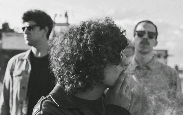 genetikarock's tweet photo. VÍDEO DEL DÍA | @TheLevitants y su irresistible 'Coimbra'. Clip dirigido por @skyjuc. https://t.co/95mV0u39nz https://t.co/UCJf3dry2T