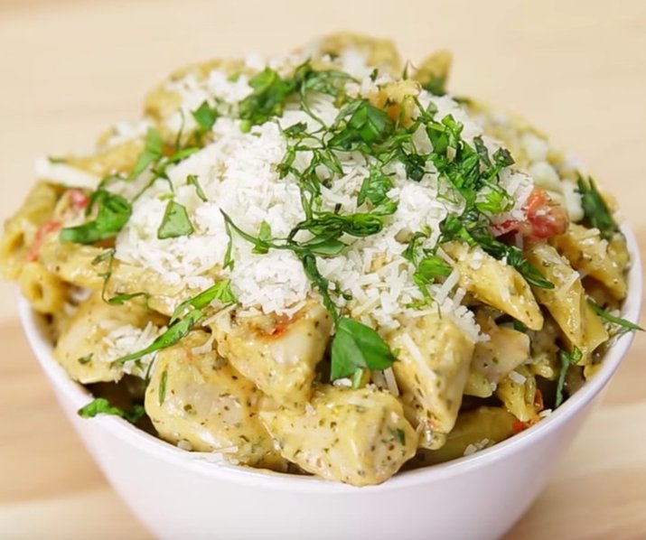 NoTimeToCook's tweet image. Try this quick &amp;amp; easy garlic chicken pesto pasta recipe tonight: notimetocook.com/recipes/garlic…