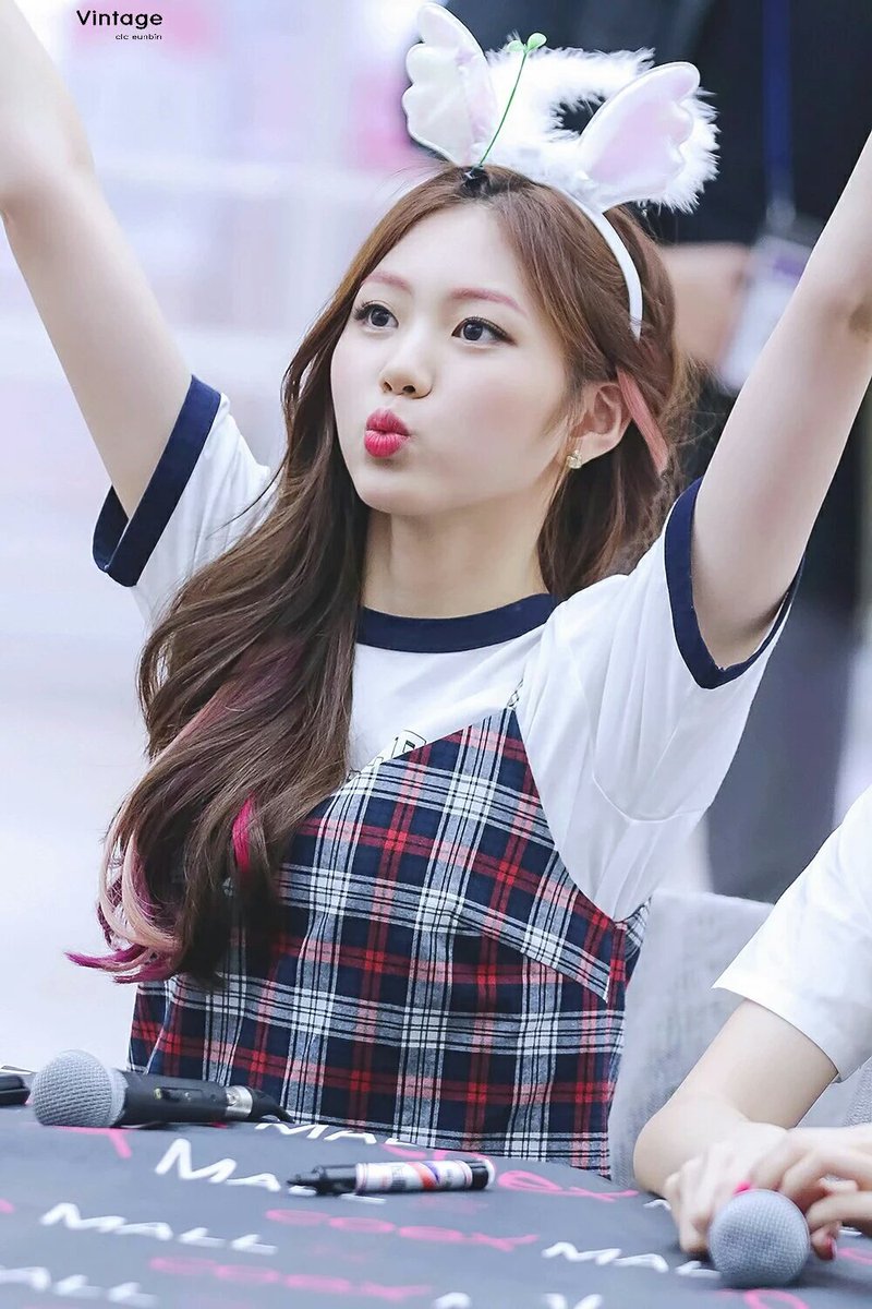 Eunbin_intl's tweet photo. [FANTAKEN] 160605 Fansign Event @ COEX Mall (cr.vintage_kr) #권은빈 #Eunbin #CLC #씨엘씨 https://t.co/ASNYoiCIpL
