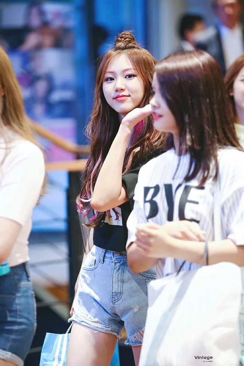Eunbin_intl's tweet photo. [FANTAKEN] 160609 - After M! Countdown #권은빈 #씨엘씨 #CLC #Eunbin (cr.vintage_kr) https://t.co/AADg0KFNR9