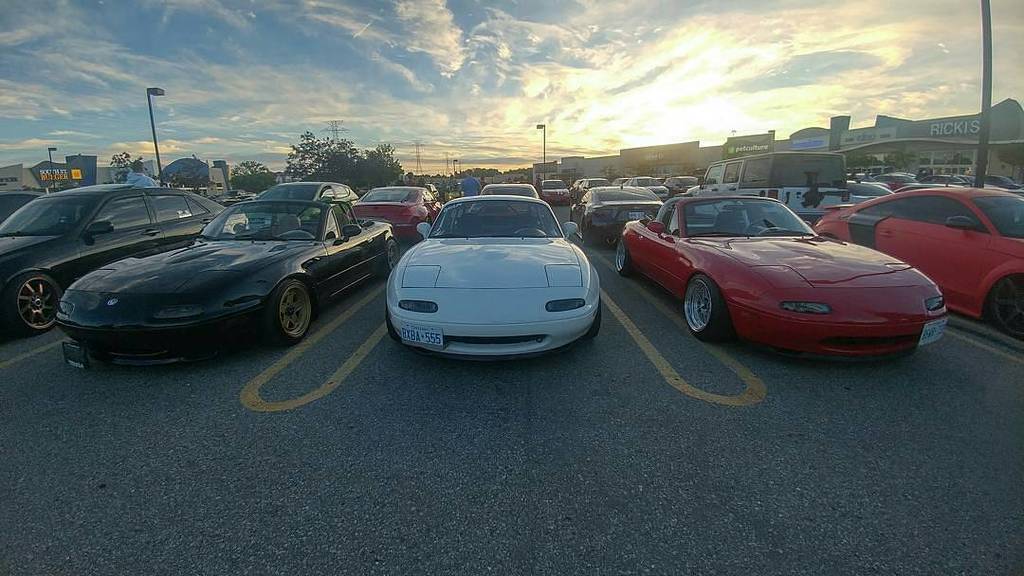 ignantt's tweet photo. Our squad at tonight's #519meets! Epic shot by @beeroadster π·
@519meets #519 #kwcars #ontrides #mazda #miata #lexu⦠https://t.co/M2aigbGlQh