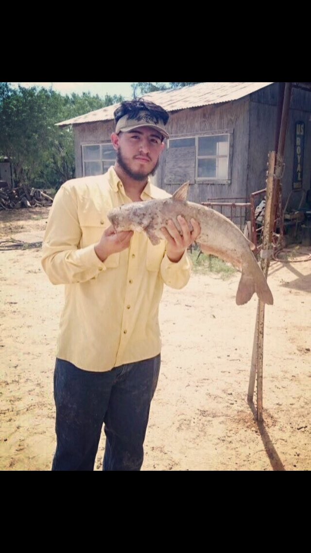 Zofishing's tweet image. #hispanicboysbreaktheinternet #SamePose 😛