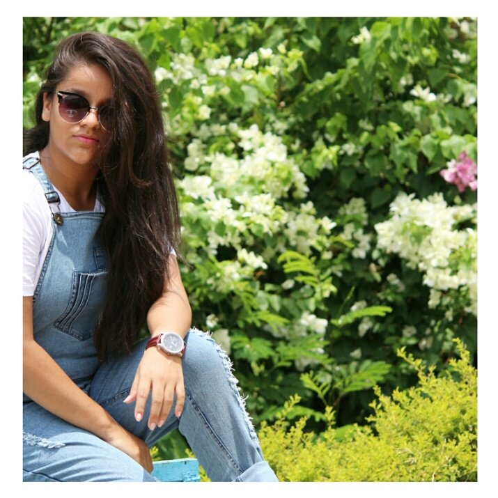 divyamisra2's tweet photo. #THROWBACK DUNGAREE TREND 
@StalkBuyLove #Blogged #Dungaree #FCByDivya
Read everything here
https://t.co/ze3xwMC8ny https://t.co/jdHUyfO5N1