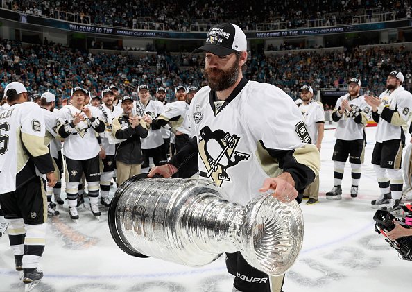 Sean_Leahy's tweet image. Pascal Dupuis gets Stanley Cup ending to NHL career - sports.yahoo.com/blogs/nhl-puck… @YahooSports