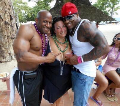 Myself & 1 of my baby brothers Assassin ran into a big fan that loves @plumperpass so this 1s for all