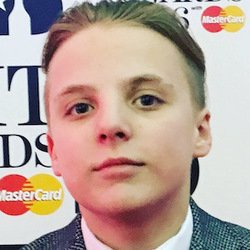 celebirthdays1's tweet photo. #Featured #Celebrity! #AaronFloyd - #PopSingerfrom #England, Birth sign #Gemini https://t.co/N91Coa875D https://t.co/1kpsImg6cd