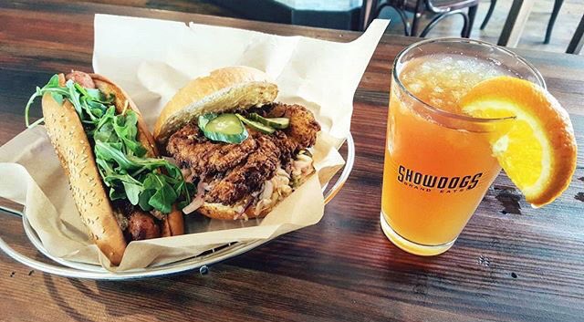 ShowdogsSF's tweet photo. Serving the BEST fried chicken sandwich and sausages in the city! π·: @_ebustillos77 #ShowDogsSF #SanFrancisco https://t.co/hbUKEervSN