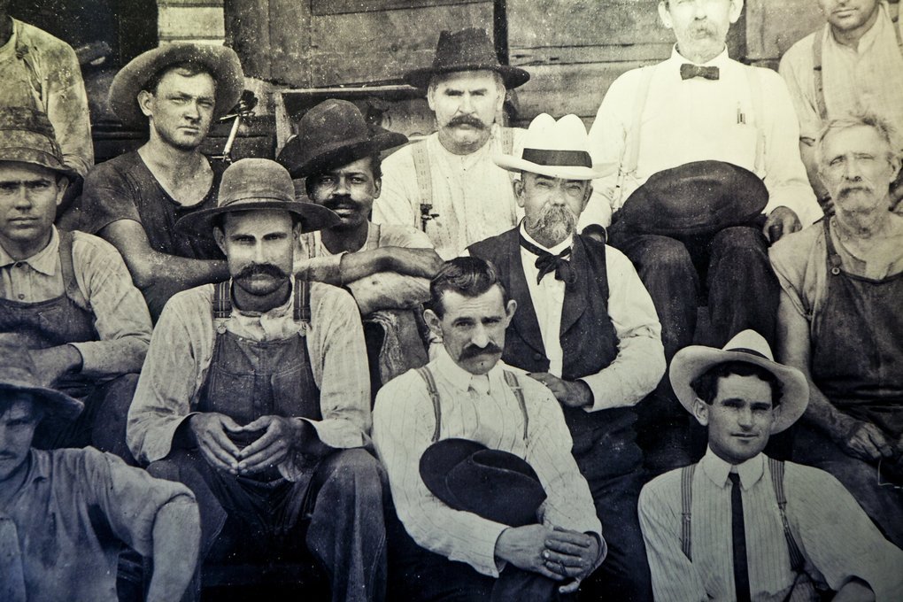 fuzethemc's tweet photo. Did you know Jack Daniel's learned how to make Whisky from slave named Nearis Green ? #NowYouKnow https://t.co/ohlrcPXzru