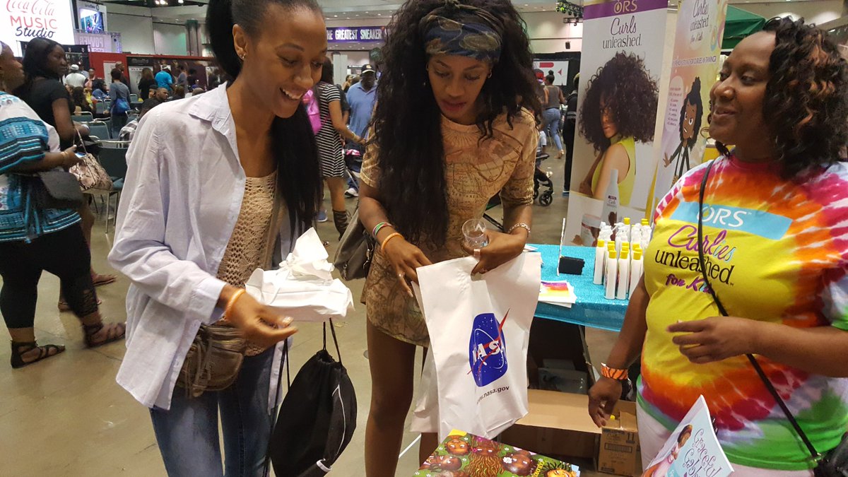 princessplanet_'s tweet image. #BETAwards #BETExperience #CurlsUnleashed @Curls_Unleashed 
 @DanaClarkColors CrystalMarable