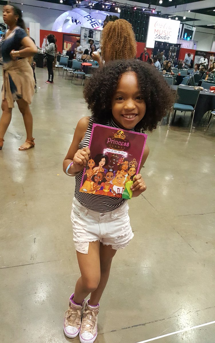 princessplanet_'s tweet image. #BETAwards #BETExperience #CurlsUnleashed @Curls_Unleashed 
 @DanaClarkColors CrystalMarable