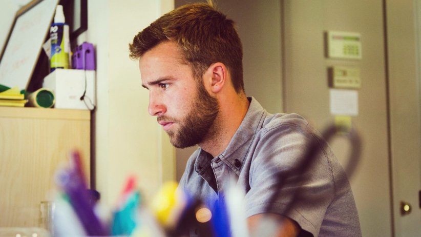 hootsuite's tweet photo. 10 hacks to save time and boost productivity: https://t.co/Q6JqjD5pWy on @Entrepreneur https://t.co/HZt40oFQSL