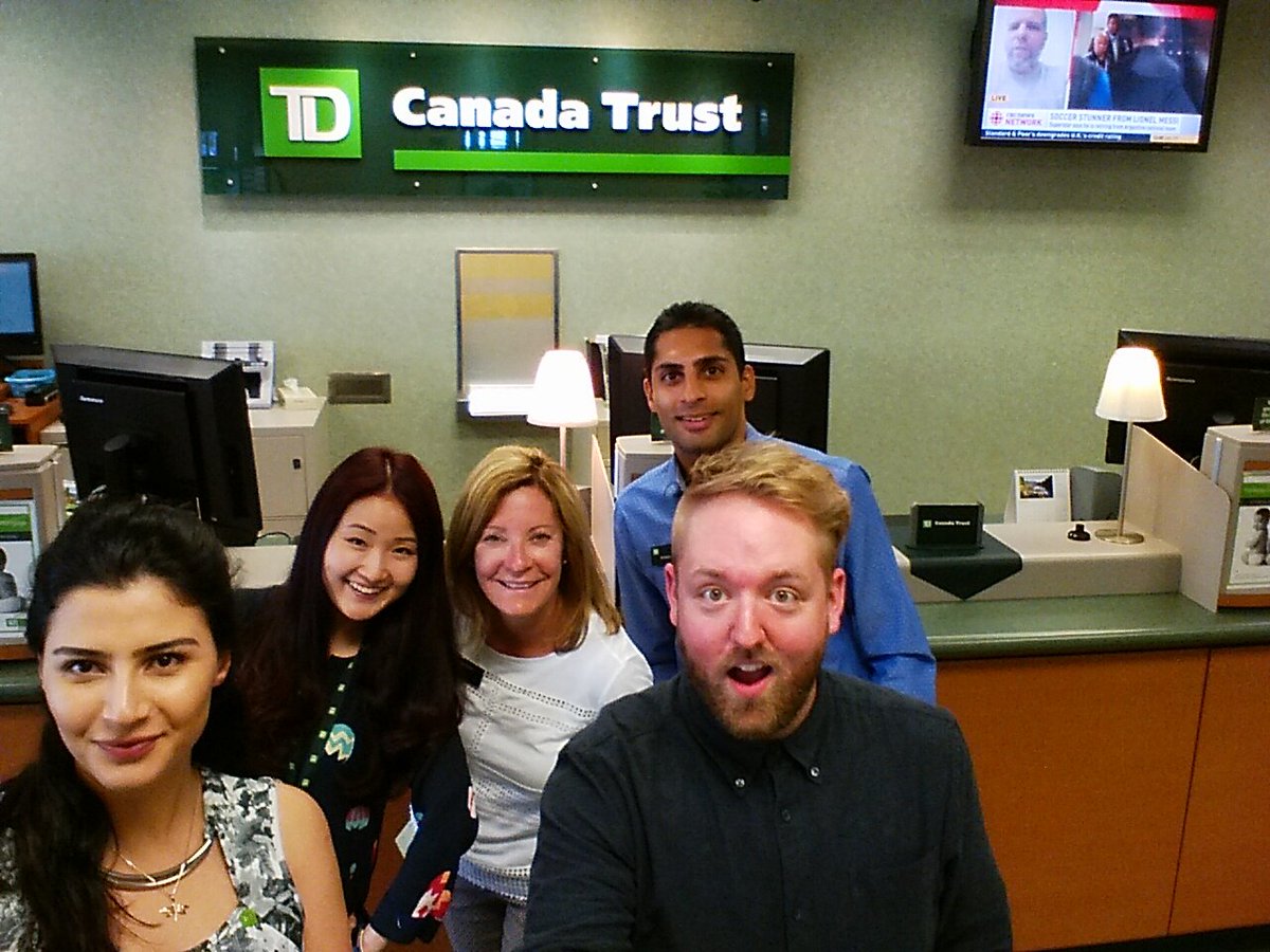 TdHamptons's tweet photo. Team selfie! Loving the AC today!! https://t.co/hEnYWDu6c9