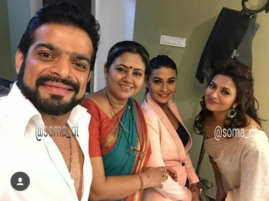 rabia_hanif's tweet photo. Check dz out #divanis...selfieeesssss @TheKaranPatel @Divyanka_T
Pc- soma_dt (insta) https://t.co/8ZDxwR6lEc