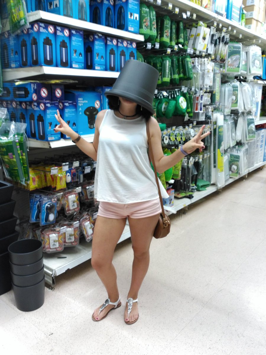85lasalle's tweet photo. Ya estamos preparando el campa! Lanzamos un concurso, quién esta comprando material hoy? ⛺🌸🌹🌺🌼 https://t.co/yDE0MECg4G
