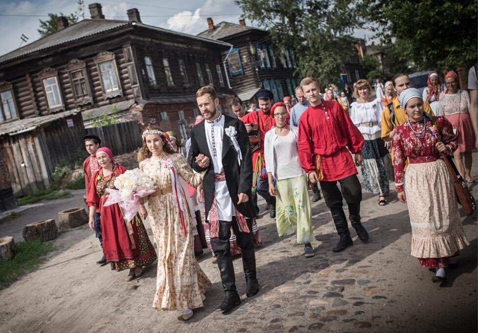 Traditional Russian wedding ceremony in #Siberia 
#SovetDaLubov