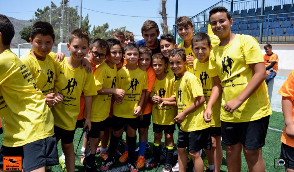 edpgoalkeeper's tweet photo. @JosanFerrandez7 jugador del @UCAMMurciaCF y #javiLlor jugador @elchecfoficial estuvieron con nuestros alumnos ⚽️🔝👍🏻 https://t.co/EX6H3nGEEI