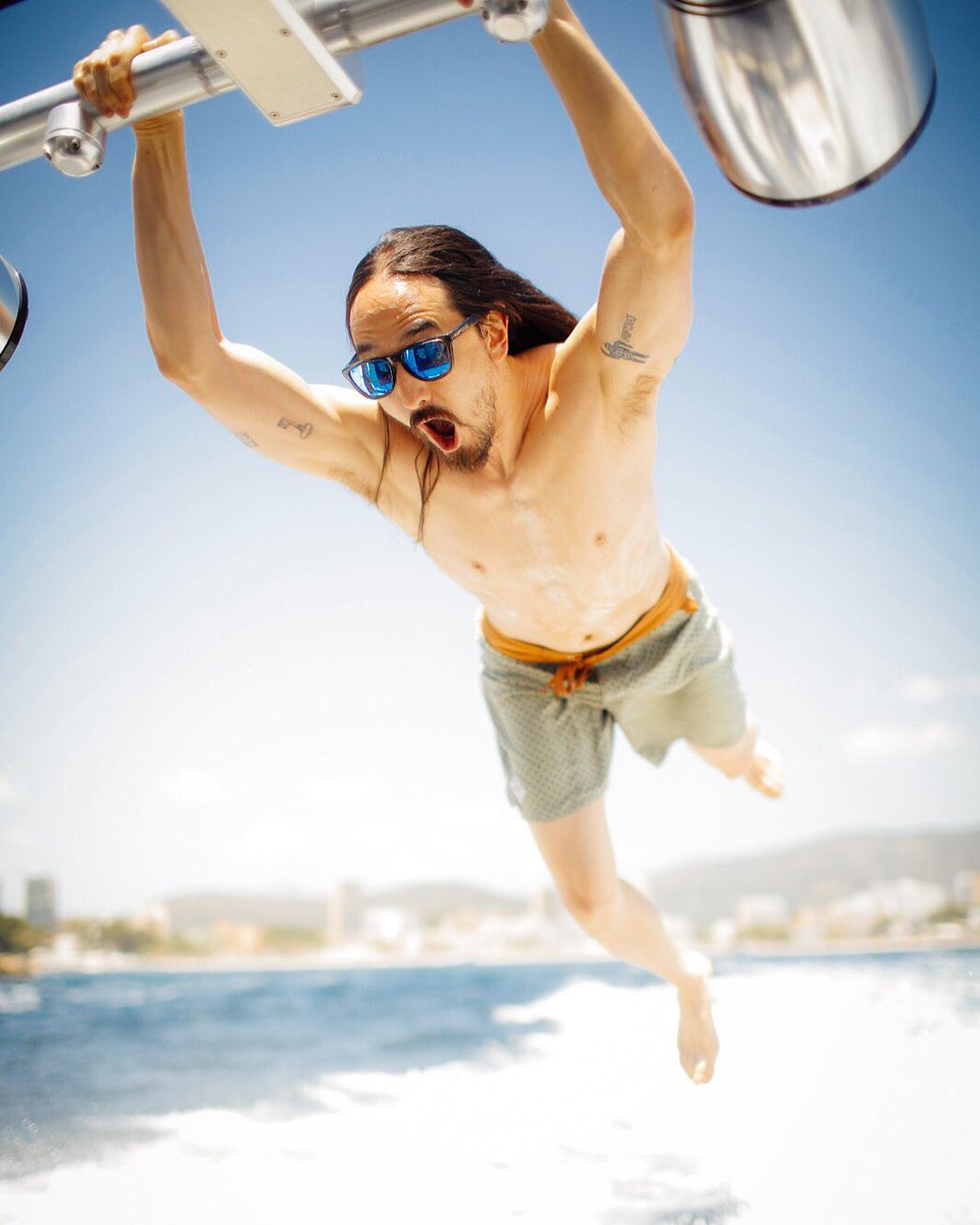 Catching air 🚤🚤🚤 https://t.co/i3BikDPEq7