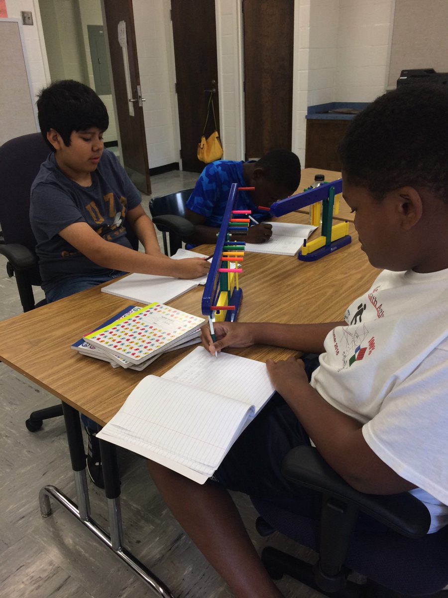 heathermjkelley's tweet photo. Applying knowledge of equivalent fractions #keepmathactive #personalizedlearning @twmason @mikewiernicki https://t.co/eiX0qe693L