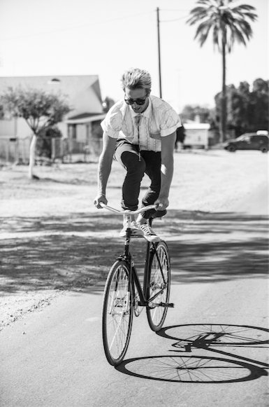 SoleBicycles's tweet photo. Riding into the work week like... #takingbackMonday #wegotthis https://t.co/vknD1olJ4i https://t.co/9qlsUKVgMh