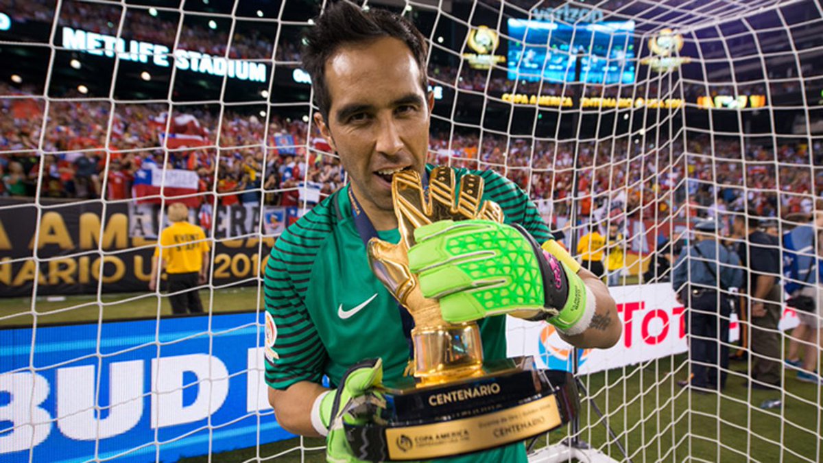 FCBarcelona's tweet photo. ⚽ Claudio Bravo, Golden Glove at the Copa America https://t.co/h5VX8dCgq0 #FCBlive #Copa100 https://t.co/dF6r9bntpd