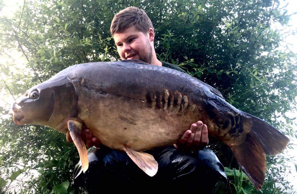 Jprecisionhooks's tweet photo. Another Park lake stunner on the size 6 widegapes https://t.co/DmClrMMLWE