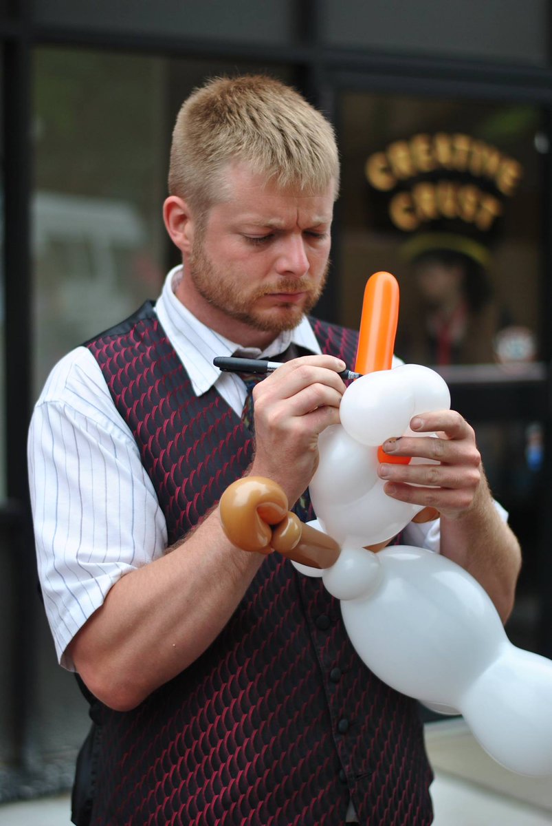 themagicsteve's tweet photo. Concentration is key... #MagicSteve #Balloons #Olaf #Frozen #Erie #PA https://t.co/rMt0xA1Xnh
