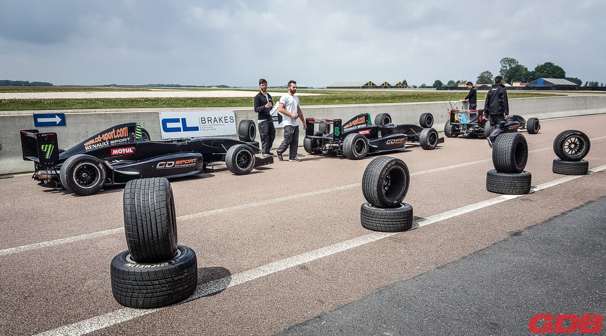 GDBtv's tweet photo. Le jour où @vtyok a piloté une Formule Renault 2.0 avec  @cd_sport : https://t.co/jU9eCtiNOE https://t.co/IHfvnrJPQy