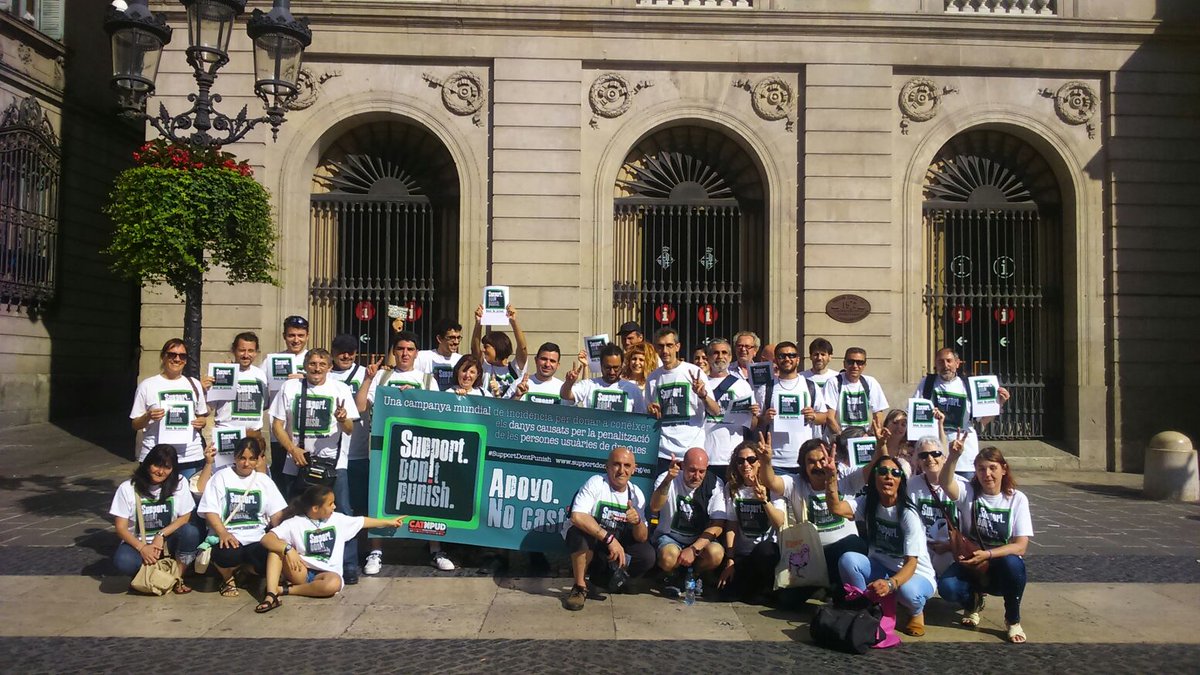 CATNPUD la xarxa de #persones que usem #drogues (@catnpud) on Twitter photo <a href="/CATNPUD/">CATNPUD la xarxa de #persones que usem #drogues</a> acaba de celebrar la campaña mundial #SupportDontPunish en la plaza San Jaime de Barcelona <a href="/CATNPUD/">CATNPUD la xarxa de #persones que usem #drogues</a> acaba de celebrar la campaña mundial #SupportDontPunish en la plaza San Jaime de Barcelona