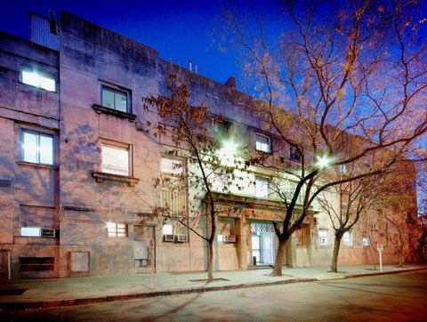 En el hospital Privado del Sur estamos repartiendo agua de 9 am a 14 hs. Ubicado en Las Heras 164. @SustentableBB