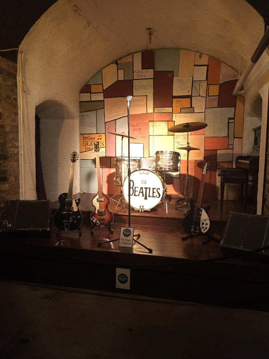 Great 1st day on the <a href="/PenicuikHS/">Penicuik High School</a> History/Music trip with @PenicuikMusic - visited the <a href="/BeatlesMuseum/">Beatles Museum</a>