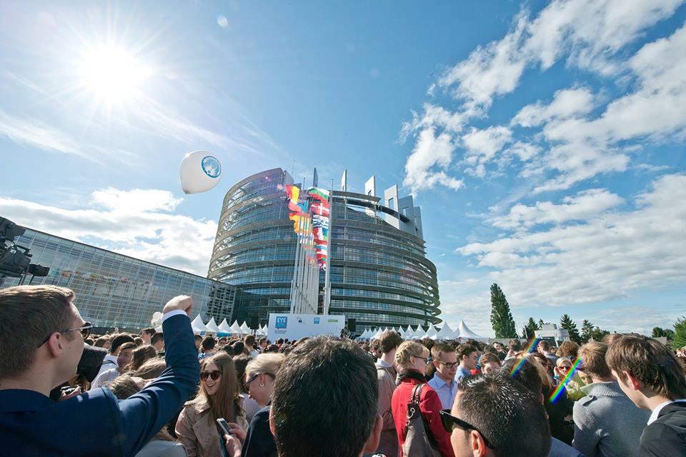 Réact° de <a href="/La_FAGE/">FAGE</a> au #Brexit "Construisons maintnant l’Europe sociale, solidaire &amp; humaine" bit.ly/292nDnF