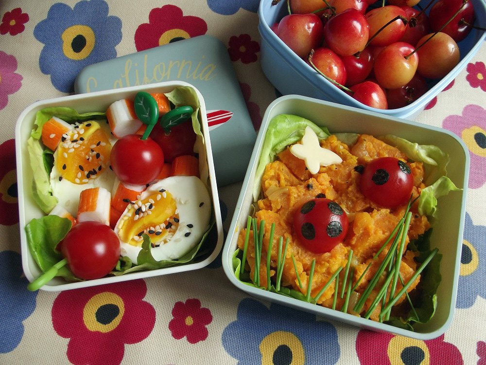 _Lothelen's tweet photo. 🐞 Ladybirds in my #bento box ! 🐞 #decoben Sweet potatoes salad, egg, cherry tomatoes and surimi ! https://t.co/cWUk4DXJ0u
