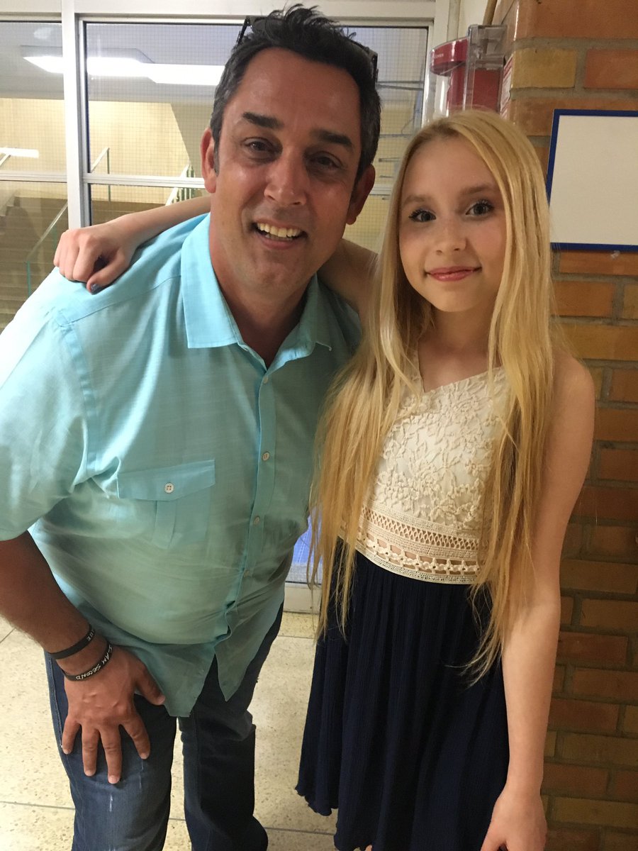 VivianHicks's tweet photo. @RickBarkerMusic amazing meeting him and great info hope I can achieve my goals 💕💗👌🏻@Htagdiscover https://t.co/Rx4GRIslqv