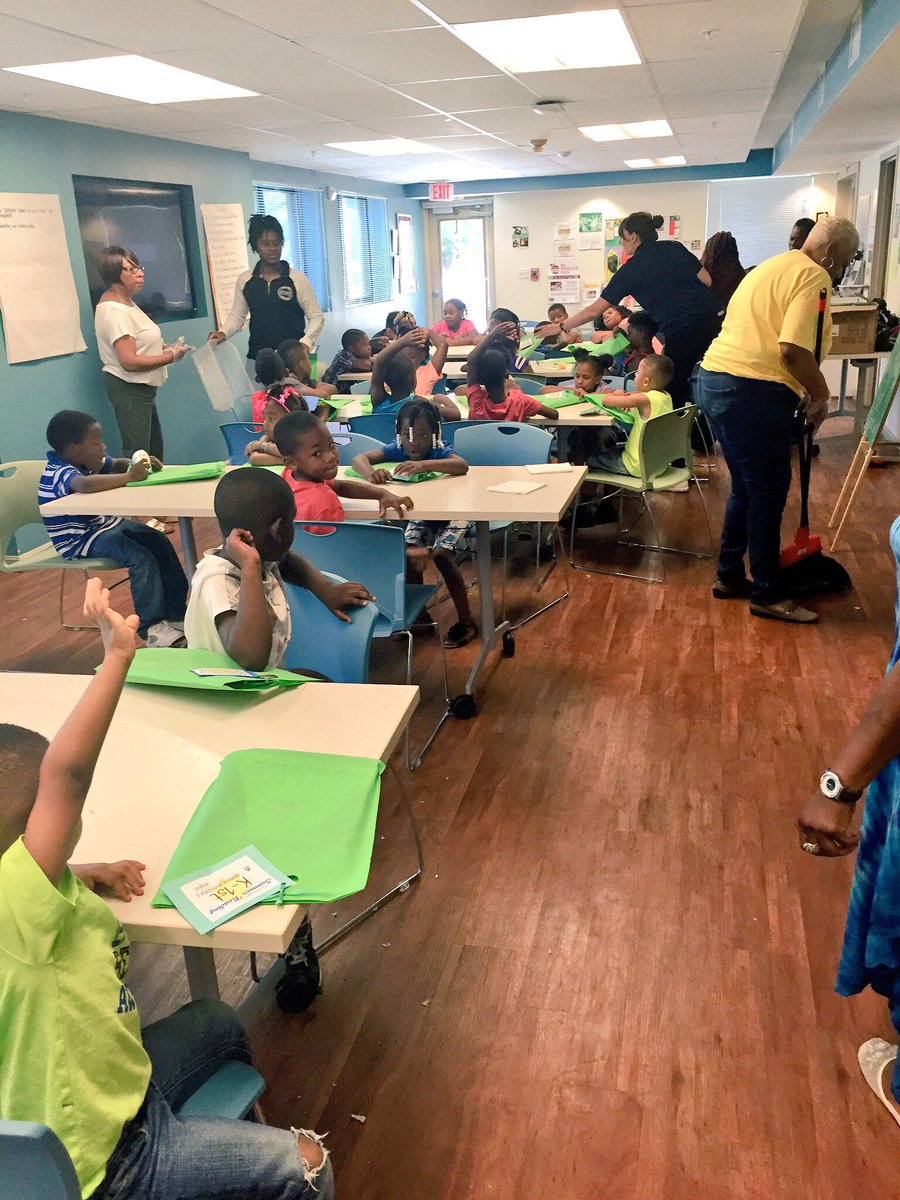 ServiceWorksDC's tweet image. Scholars are giving out some of the reading kits today. The children are more than excited @CPDCorg @IamServiceWorks