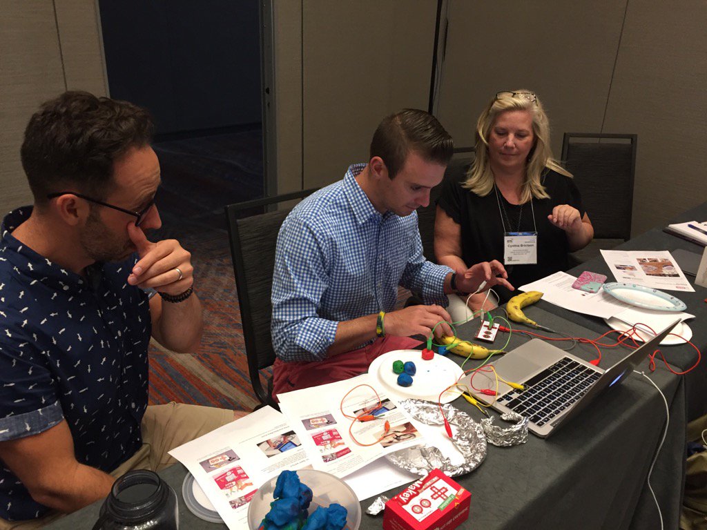 candersonfa's tweet photo. #makeymakey@meesterkurt https://t.co/U36br0rRP7