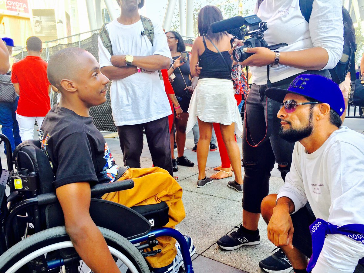 MunozFilmz's tweet photo. @aleksmunoz interviewing a young #Prince fan at the BET Awards for the Prince doc. #PurpleDots https://t.co/CtJ0bDK73F