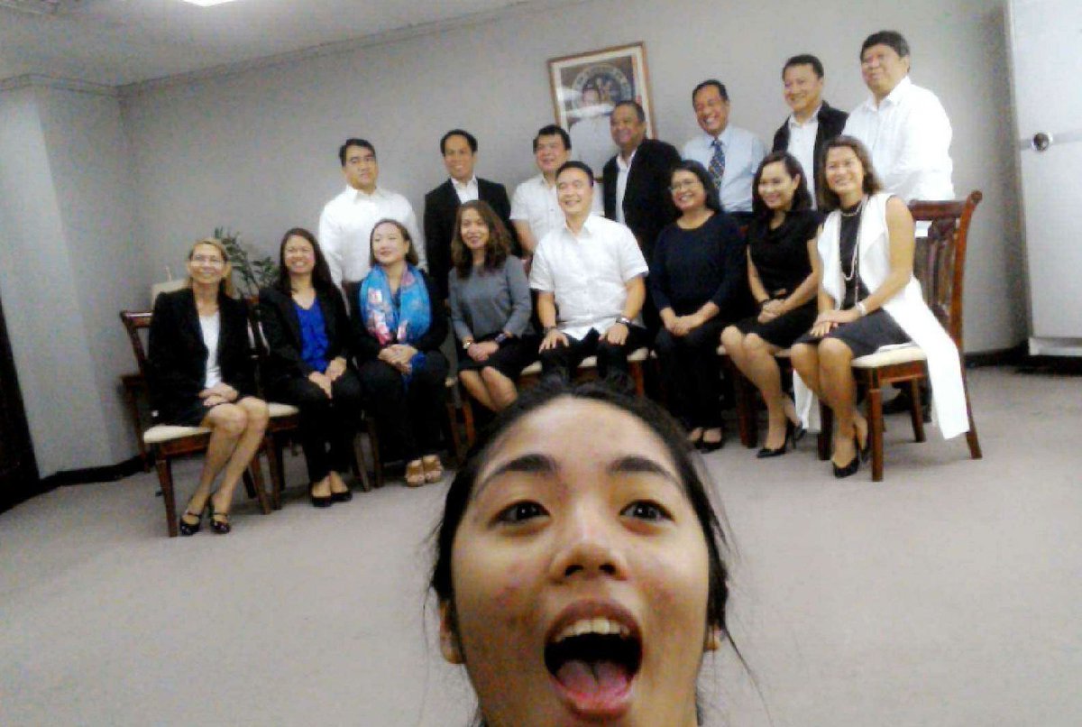 jeanelco's tweet photo. 3 days left.
Finally got a selfie with the BAC/ Big Bosses of DOTC. Salute to these people! 👏 #CountDownToJune30 https://t.co/1ONapFZjNo