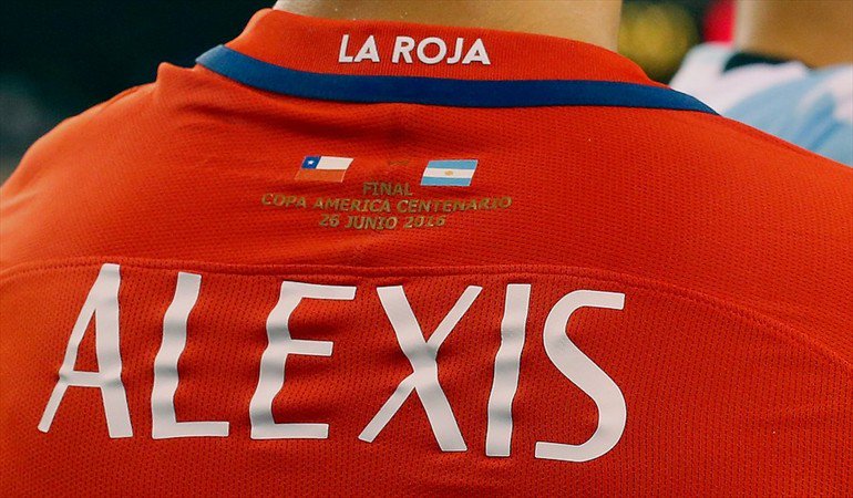 adnradiochile's tweet photo. FOTO | Alexis Sánchez mostró cómo le quedó el tobillo tras la plancha de Mercado https://t.co/FXhVdoSpk6 https://t.co/U1ie5Toqnk