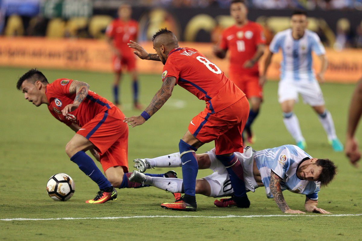 bayer04_es's tweet photo. 🇨🇱 #Aránguiz | @CA2016_sp

⏰ 599 minutos disputados
⚽️ 1 gol | 1 asistencia
🎯 92% de pases completados https://t.co/SKDuZEW2Q8