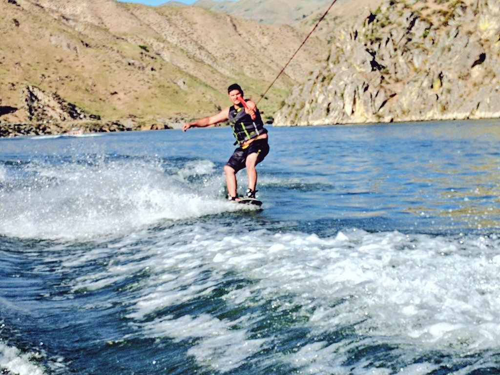 yadivega1's tweet photo. #waveboarding #luckypeak #thisisboise #thisiswhatwedo 😍 #hothothot https://t.co/ppckdV6IYr