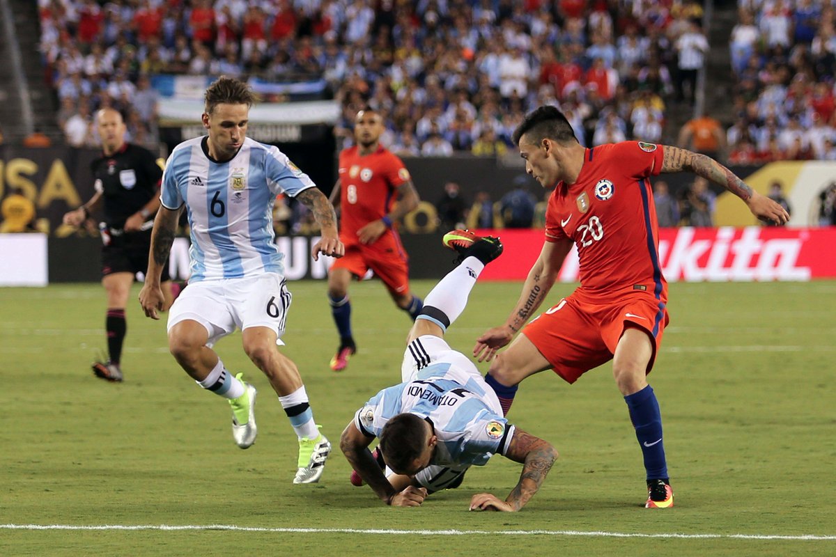bayer04_es's tweet photo. 🇨🇱 #Aránguiz | @CA2016_sp

⏰ 599 minutos disputados
⚽️ 1 gol | 1 asistencia
🎯 92% de pases completados https://t.co/SKDuZEW2Q8