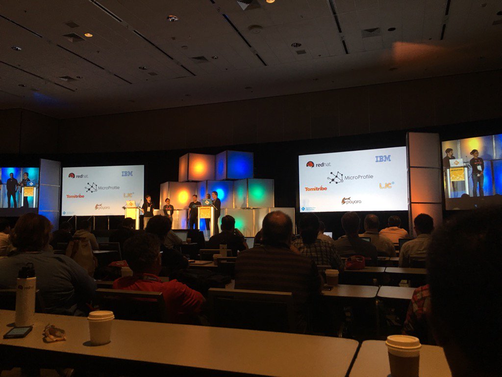 gentlewords's tweet photo. Redhat's trying to convince us that EJB platforms are still relevant. #DevNation https://t.co/IIObi1dcHX