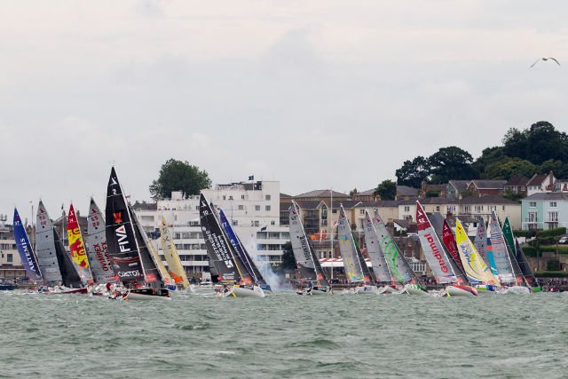 Solitaire Bompard Le Figaro sets sail from #Cowes j.mp/292Eetd #IsleOfWight #IOW