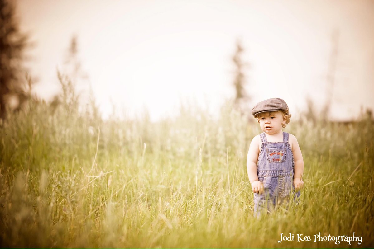 jokeejoe's tweet photo. Flashback to this little farmer, just cuz. #loveafarmerday #futurebachelor even cuter than Bach farmer @souleschris https://t.co/MmwlWTmM1g