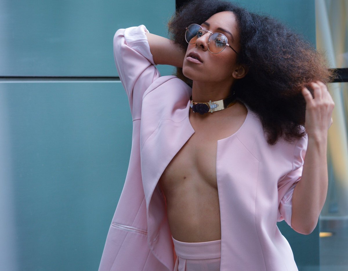 VISCOSEILLUSION's tweet photo. Effortlessly fierce.
Watch her work on the next #VIStudio dropping today 💣
#fashionblogger #stylist https://t.co/ctEColoEWJ