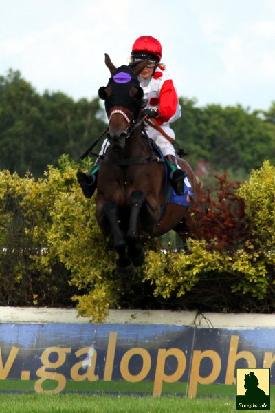 Sonja Daroszewski siegt mit Labon im Bremer Jagdrennen! #girlpower #welldone #catchmeifyoucan